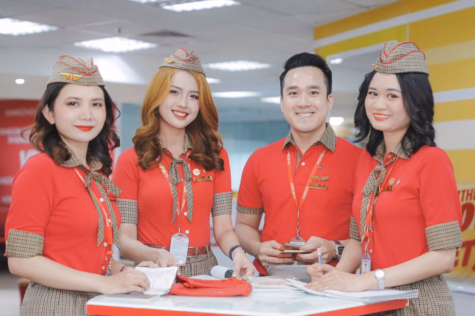 vj cabin crew_1 (1) (1).jpg -2