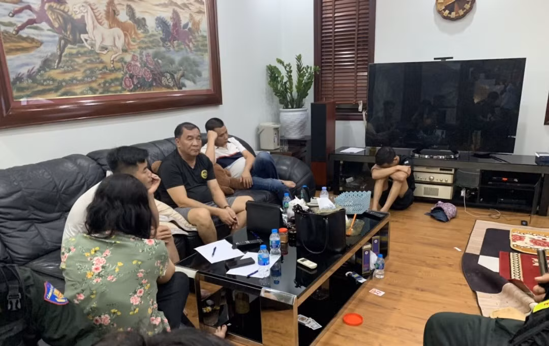 Khởi tố 12 đối tượng trong đường dây tổ chức đánh bạc và đánh bạc liên tỉnh, 400 triệu đồng/ngày -0