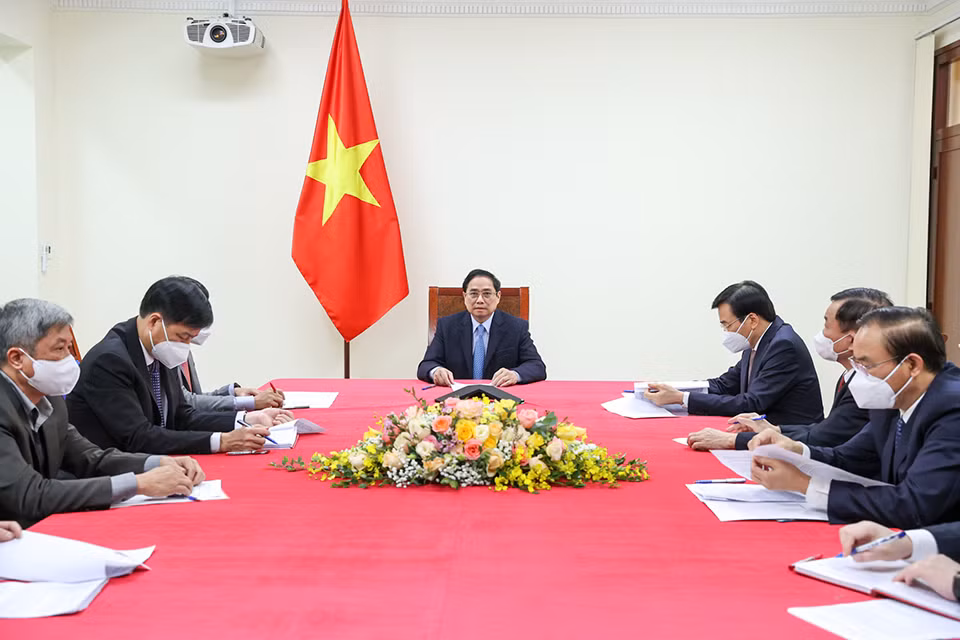 Thủ tướng Phạm Minh Chính điện đàm với Thủ tướng Trung Quốc, thúc đẩy quan hệ toàn diện, giải quyết vấn đề ách tắc hàng hóa tại cửa khẩu -0