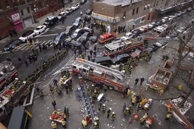 Cháy chung cư New York, 9 em bé thiệt mạng -0