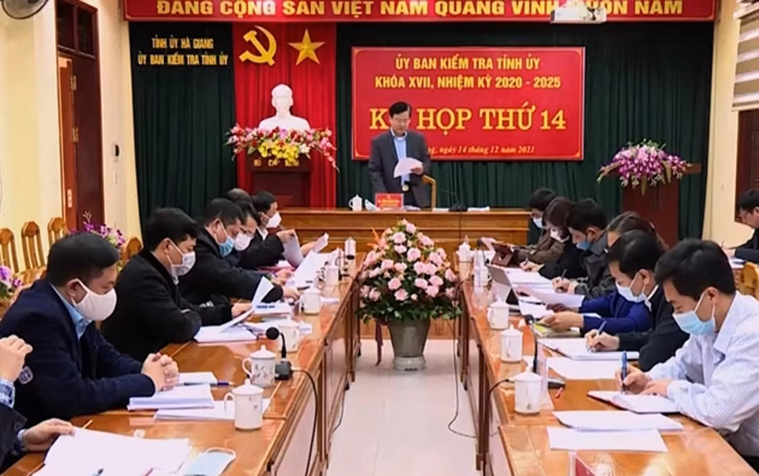 Khởi tố, bắt tạm giam nguyên Chánh Văn phòng và Kế toán Ban Nội chính Tỉnh ủy Hà Giang -0