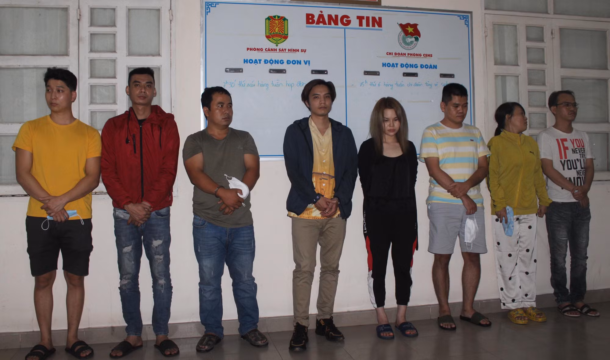 Điều hàng trăm gái bán dâm tại nhiều tỉnh, thành qua mạng xã hội -0