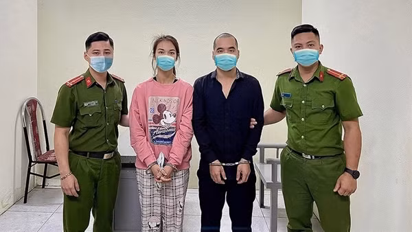 "Khủng bố" con nợ bằng dòng chữ “không trả tiền không sống yên” ảnh 4