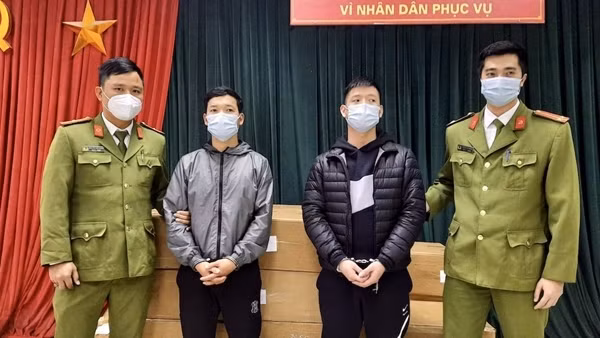 Buôn lậu điện thoại, đốt kho hàng công ty của người yêu vì ghen ảnh 4