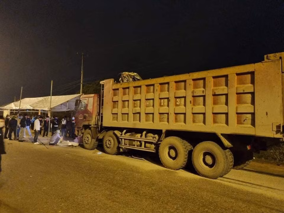 Tai nạn giao thông nghiêm trọng khiến 4 người trong gia đình tử vong -0