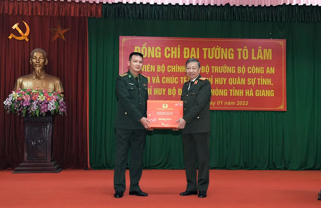 Đẩy mạnh phát triển kinh tế - xã hội, giữ vững quốc phòng - an ninh nơi địa đầu Tổ quốc -0