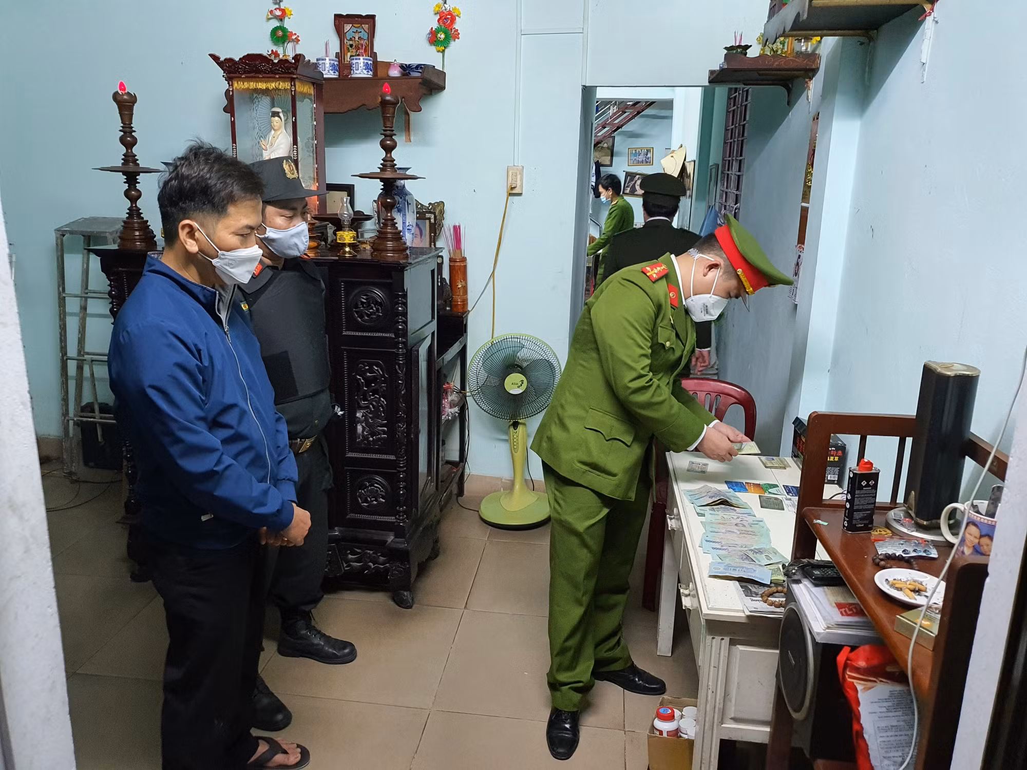 Triệt xóa đường dây đánh bạc qua mạng Internet hàng trăm tỷ đồng -0