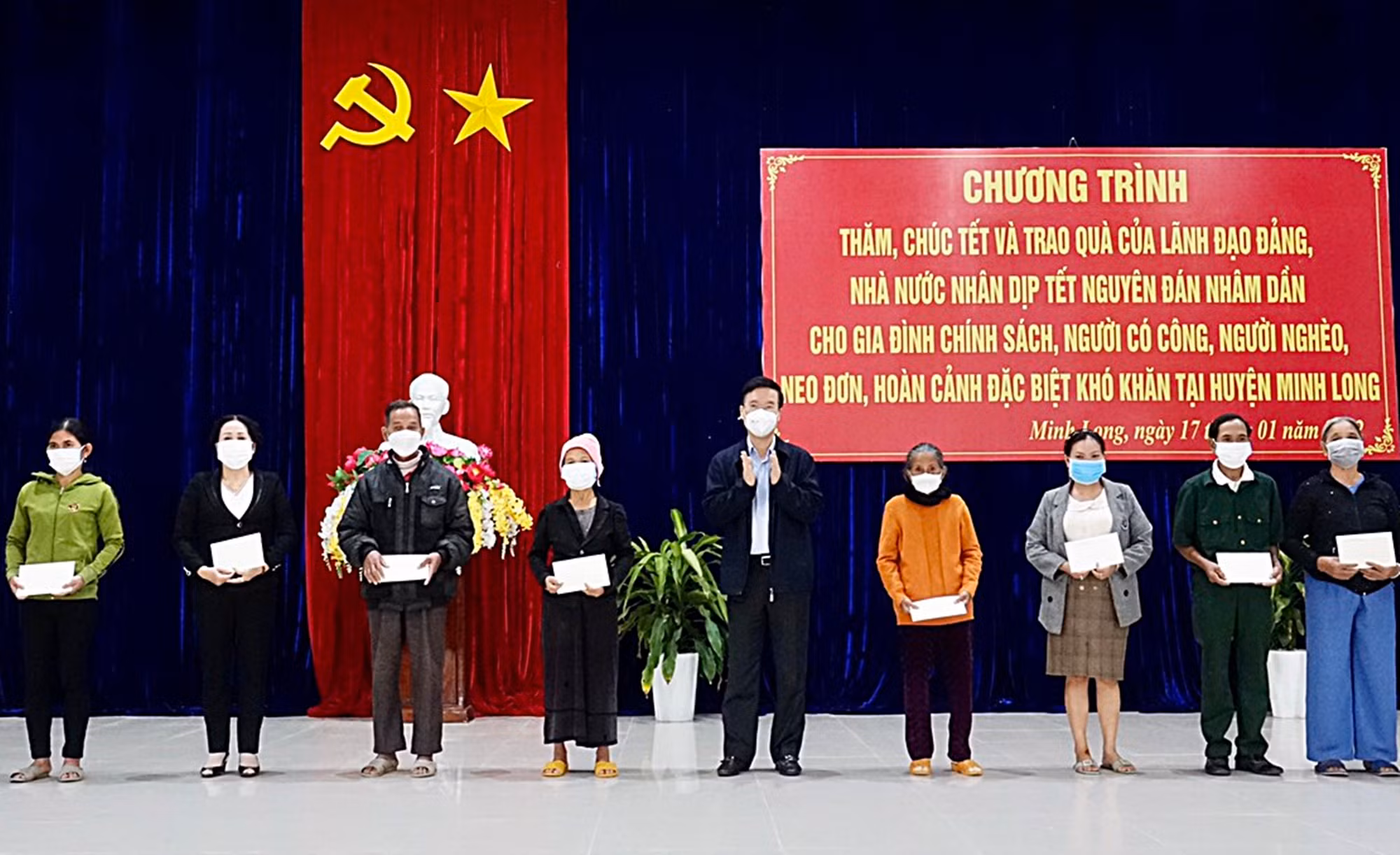 Thường trực Ban Bí thư Võ Văn Thưởng tặng quà Tết tại Quảng Ngãi -0