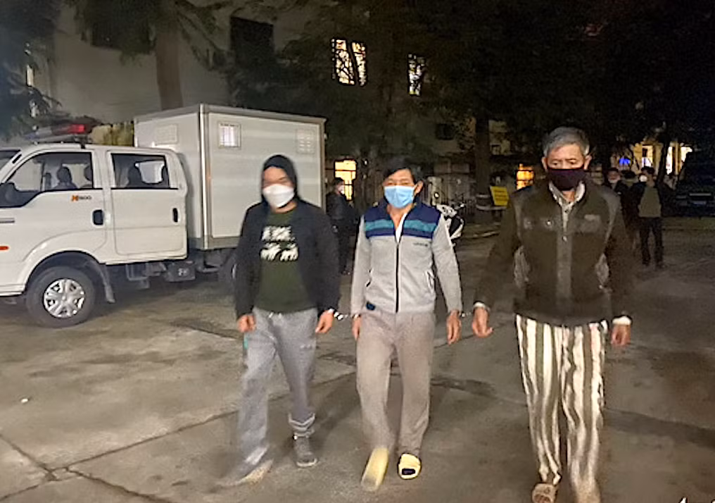 Nhóm tội phạm dùng chiêu “tráo sổ, tráo người” -0