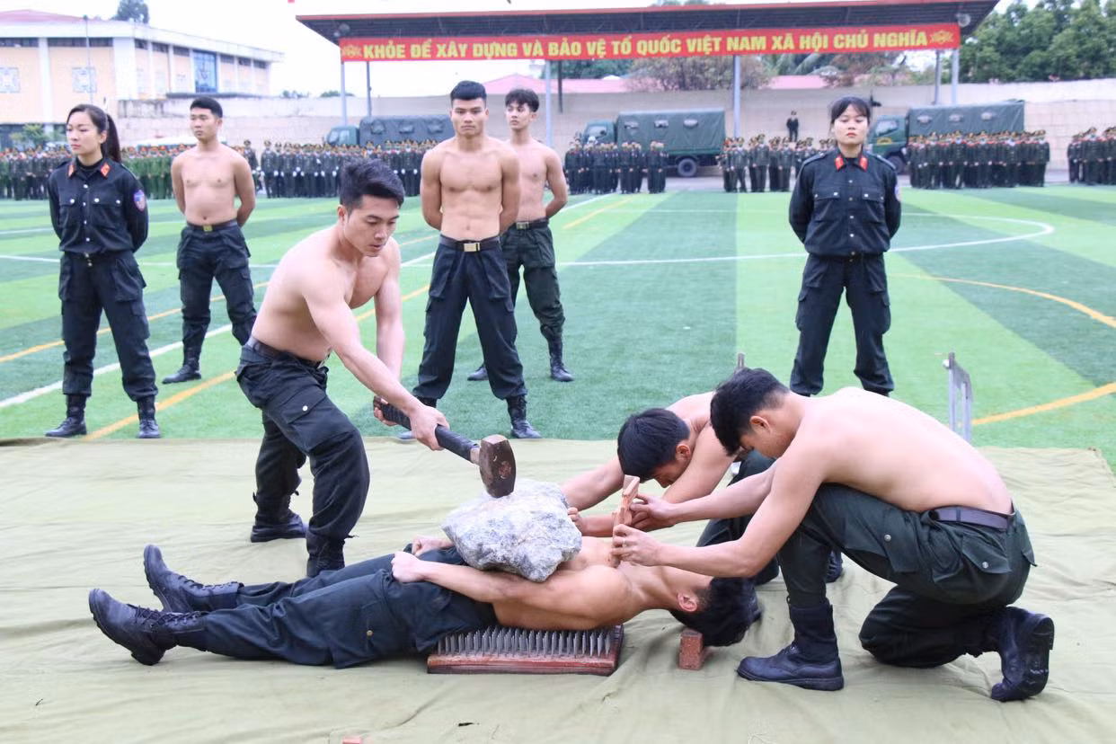 Thành lập Trung đoàn dự bị chiến đấu Trường cao đẳng ANND I -0