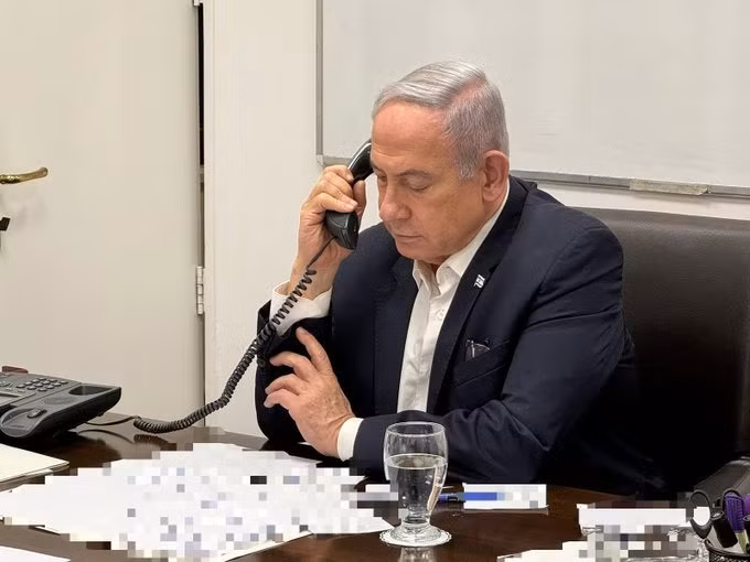Israel đánh chặn phần lớn tên lửa Iran, xác nhận thiệt hại nhỏ -0