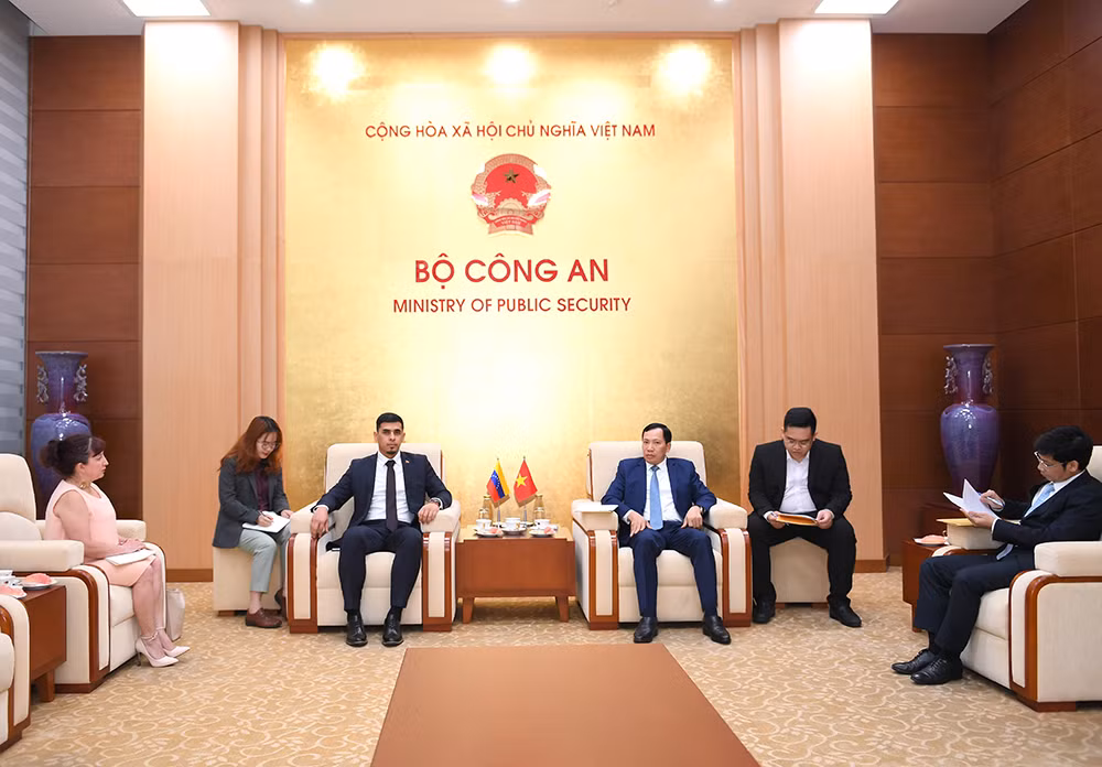 Củng cố mối quan hệ hợp tác với các cơ quan thực thi pháp luật Venezuela -0