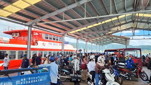 Tàu, phà đi Phú Quốc tạm ngưng hoạt động do ảnh hưởng bão số 1