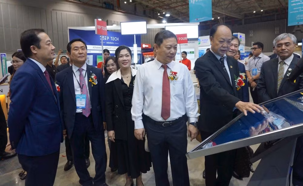 Doanh nghiệp trong nước và quốc tế trao đổi giải pháp phát triển đô thị thông minh -0