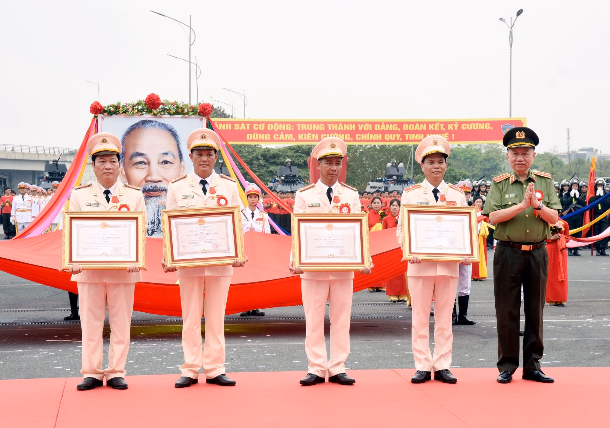 Xây dựng lực lượng CSCĐ 