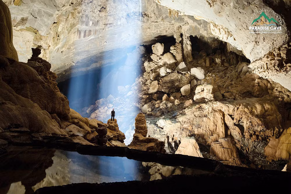 5-cột nắng trong hang động phong nha.jpg -1