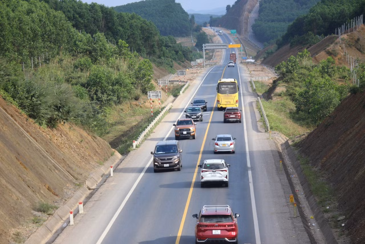 Đoàn công tác Ủy ban Quốc phòng và An ninh của Quốc hội khảo sát cao tốc Cam Lộ - La Sơn -0