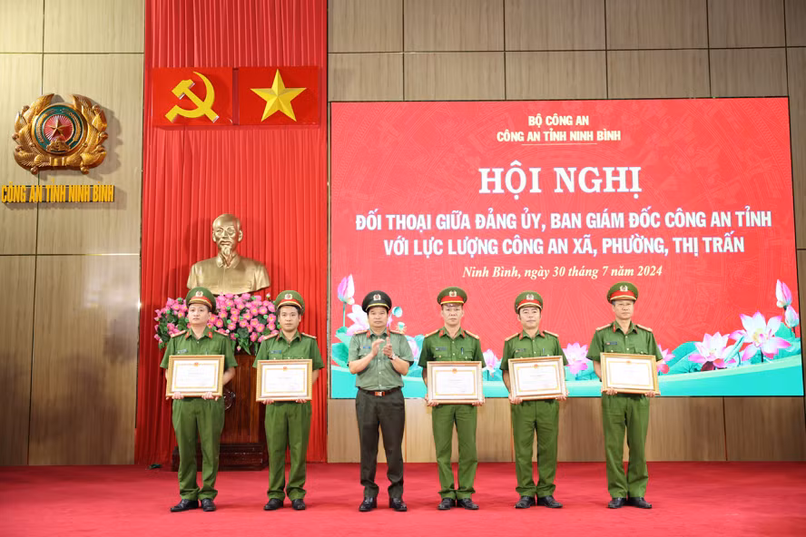 Đối thoại với Công an xã điểm mới đảm bảo ANTT ngay từ cơ sở ở Ninh Bình -0