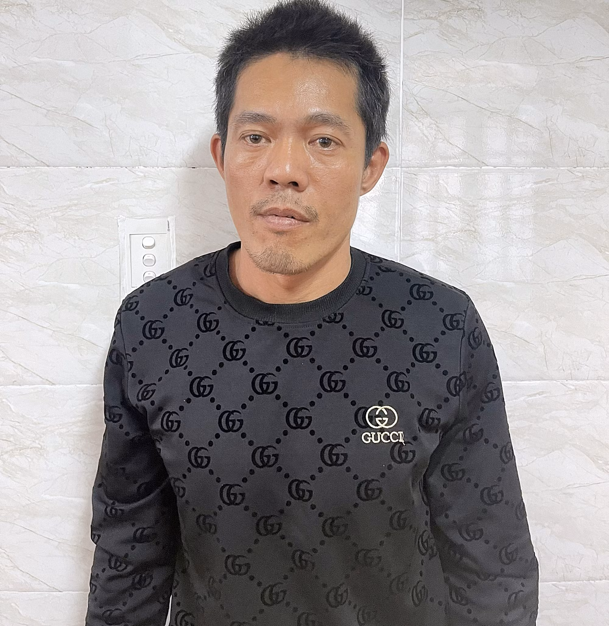 Trốn truy nã còn thực hiện hành vi giết người -0