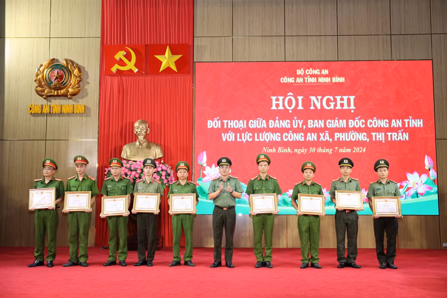 Đối thoại với Công an xã điểm mới đảm bảo ANTT ngay từ cơ sở ở Ninh Bình -0