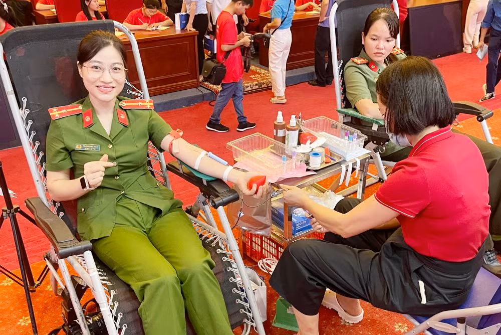 Tích cực tham gia ngày hội hiến máu “Giọt hồng xứ Tuyên” -3
