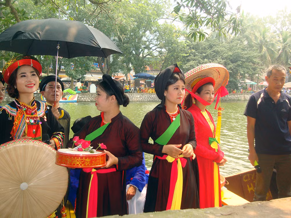 Rủ nhau lên chốn Sài Gòn -0