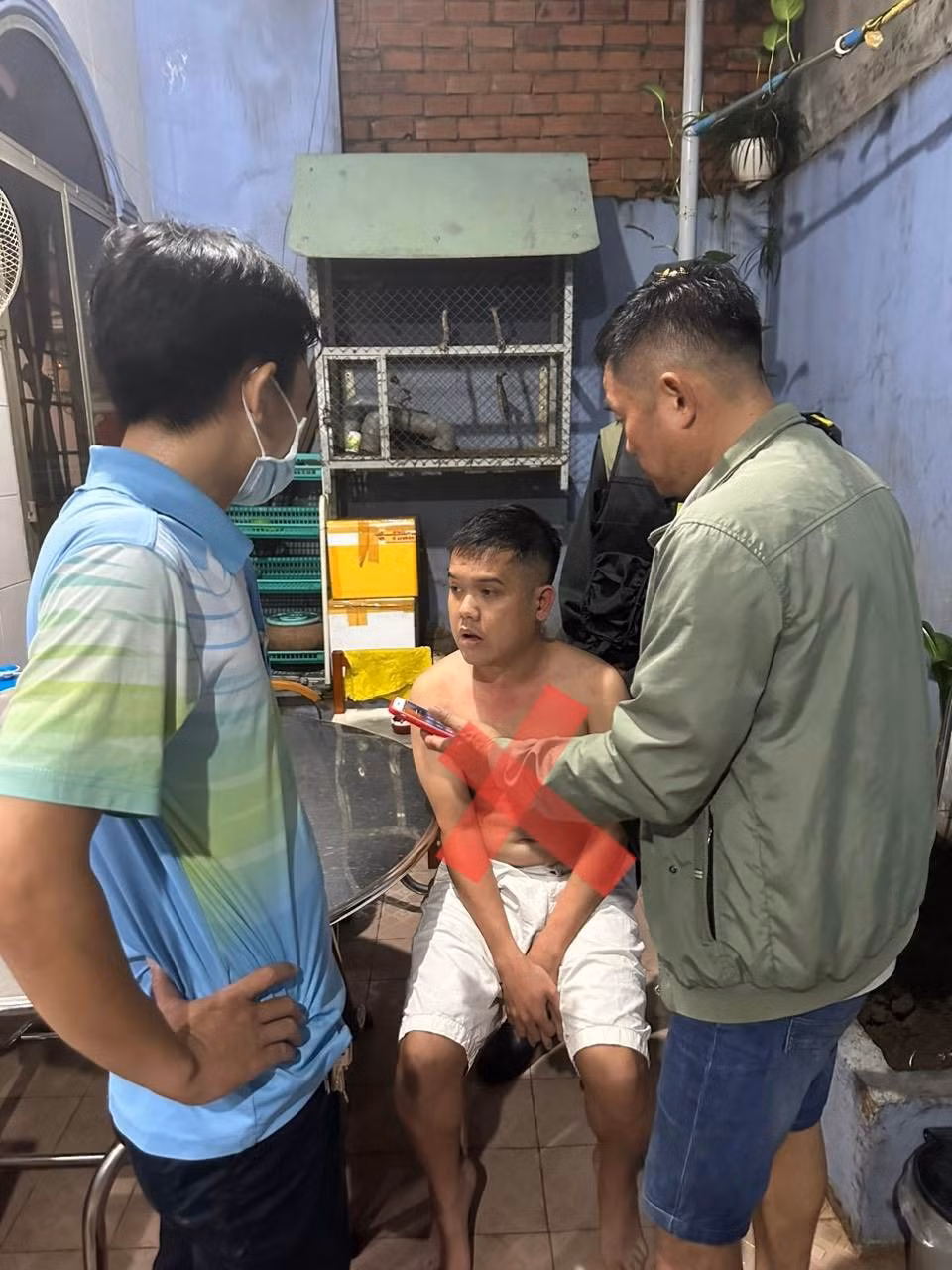 Tạm giữ 12 đối tượng trong đường dây đánh bạc hàng nghìn tỷ đồng -0