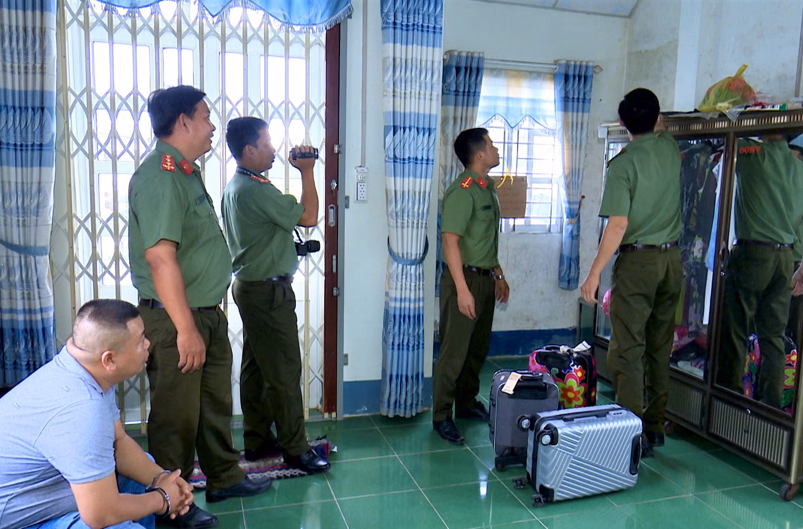 Cưỡng ép gần 60 người ở lại nước ngoài trái phép -0