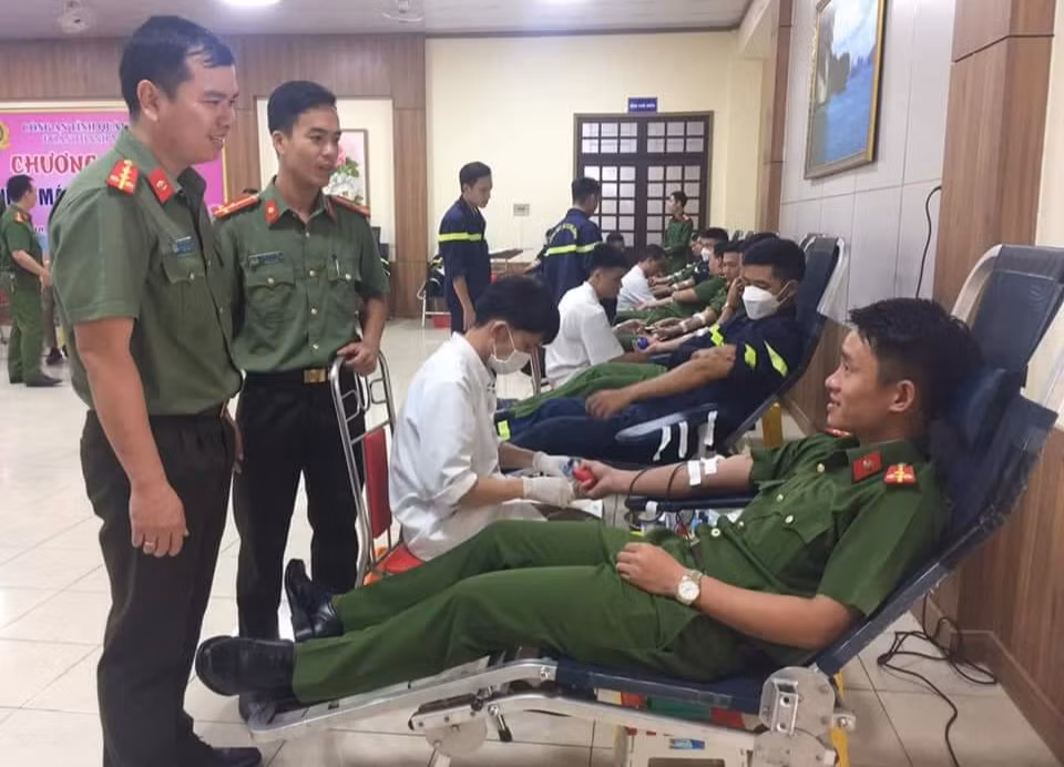 Hơn 300 Đoàn viên thanh niên Công an Quảng Trị tham gia “Ngày hội xuân hồng” -0