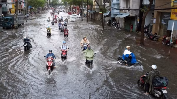 Hà Nội mưa cả ngày, vùng núi trời lạnh, Nam Bộ cảnh báo triều cường