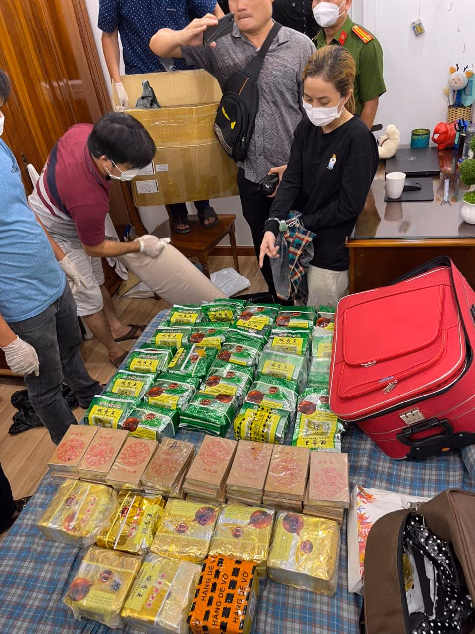 Giấu 40 bánh heroin trong căn hộ chung cư -0