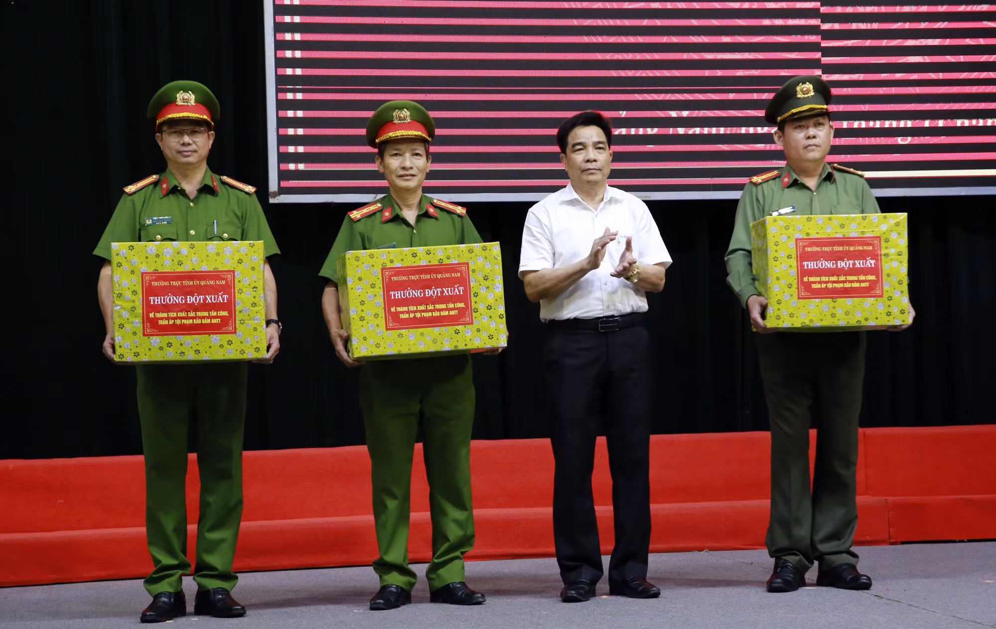 Thưởng nóng 3 đơn vị làm rõ hoạt động cho vay và đòi nợ kiểu “khủng bố” -0
