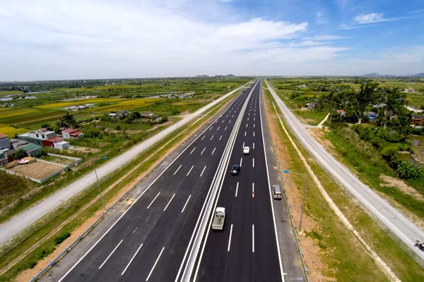 VEC “bơ” lời nhắc của Bộ Giao thông Vận tải về hư hỏng trên cao tốc Nội Bài - Lào Cai -0
