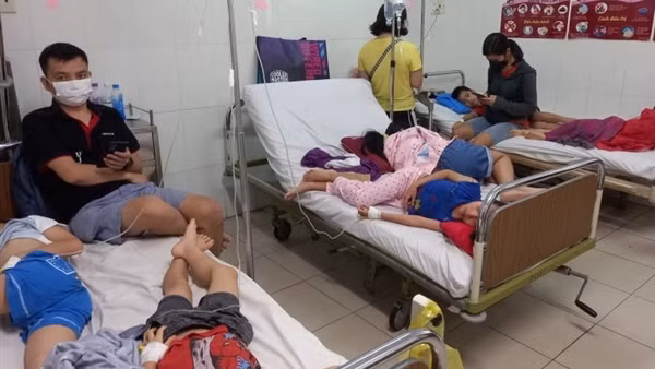 Vụ hàng trăm học sinh ở Nha Trang ngộ độc: Bộ Y tế cử chuyên gia hỗ trợ