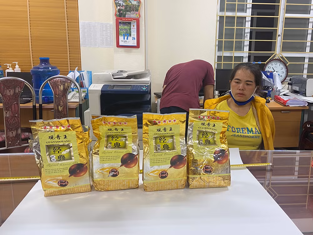 Bắt nữ quái mua bán, vận chuyển 4kg ma túy đá xuyên biên giới -0
