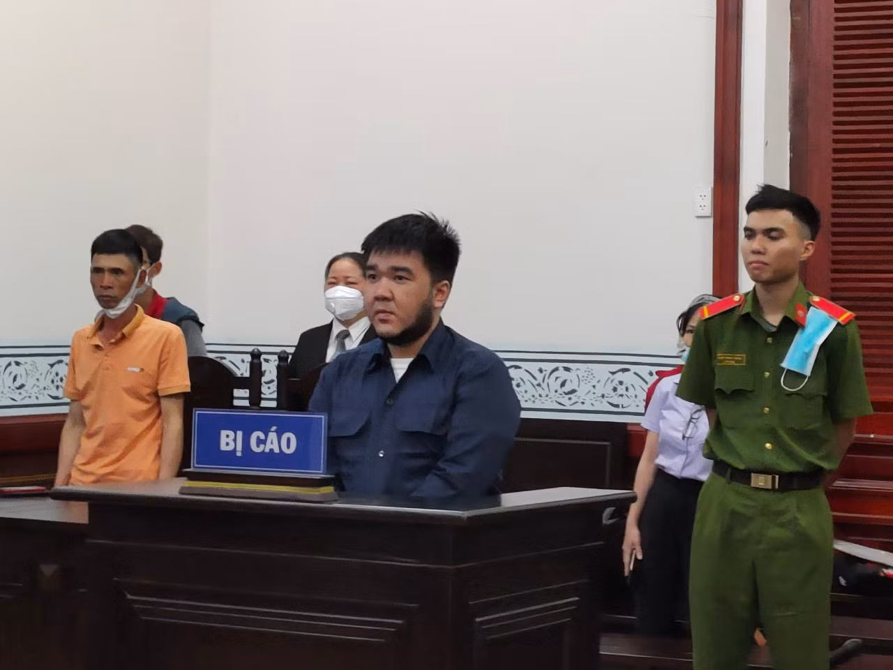 “Xót” đàn gà, vác dao chém hàng xóm -0
