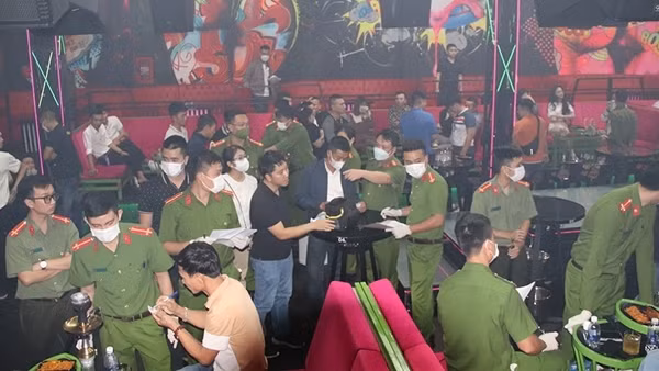 Đột kích quán bar, nhiều thanh niên phê ma túy