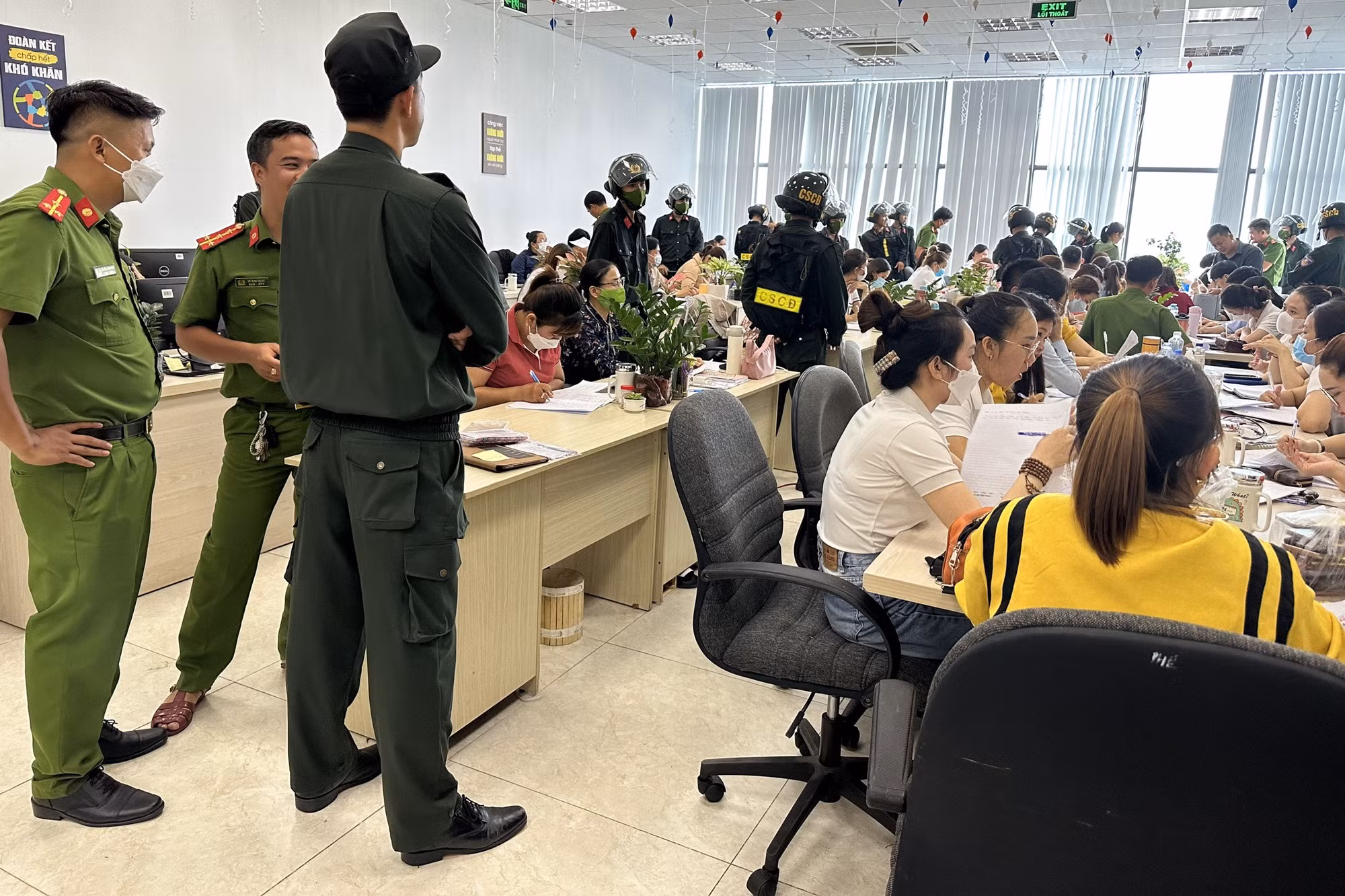 Khám xét khẩn cấp 2 công ty có dấu hiệu đòi nợ theo kiểu “khủng bố” -0