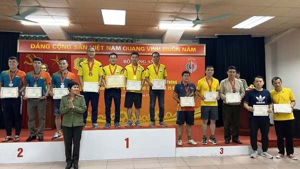 Bế mạc Hội thao thao kỷ niệm 75 năm Ngày truyền thống lực lượng Hậu cần- Kỹ thuật CAND