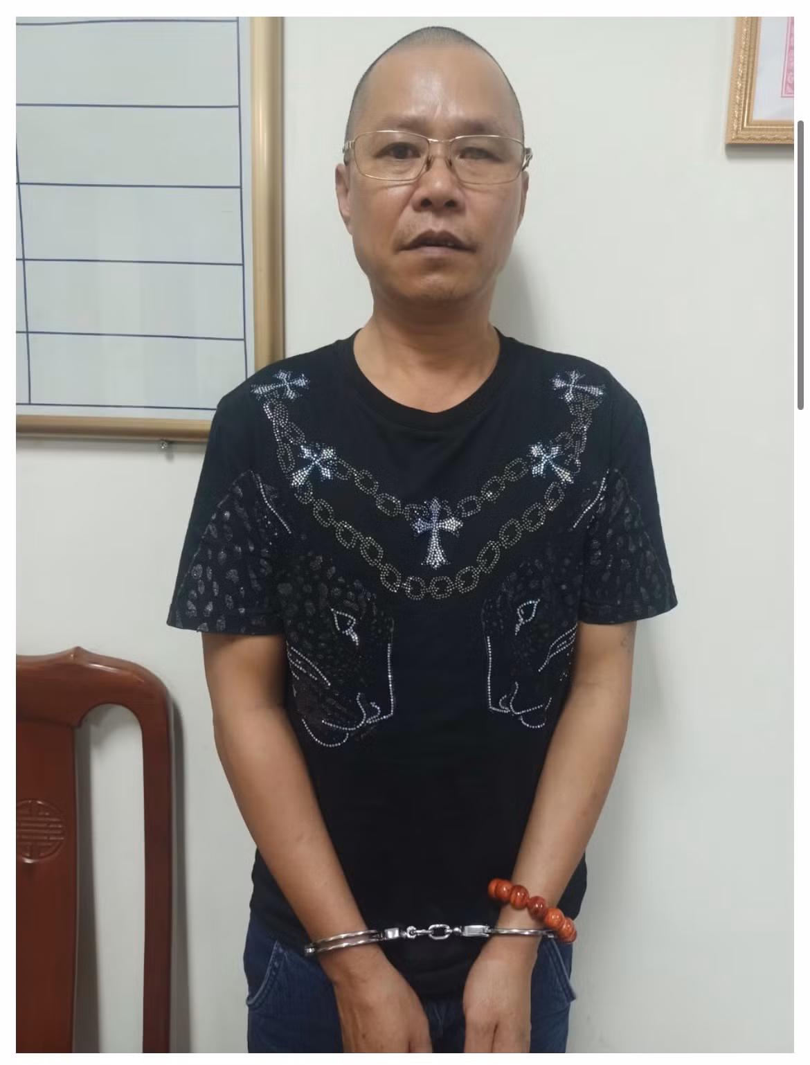 Bắt được đối tượng dùng súng sát hại bạn trai của vợ cũ -0