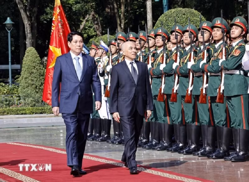 Chủ tịch nước Lương Cường chủ trì lễ đón Quốc vương Campuchia Norodom Sihamoni -0