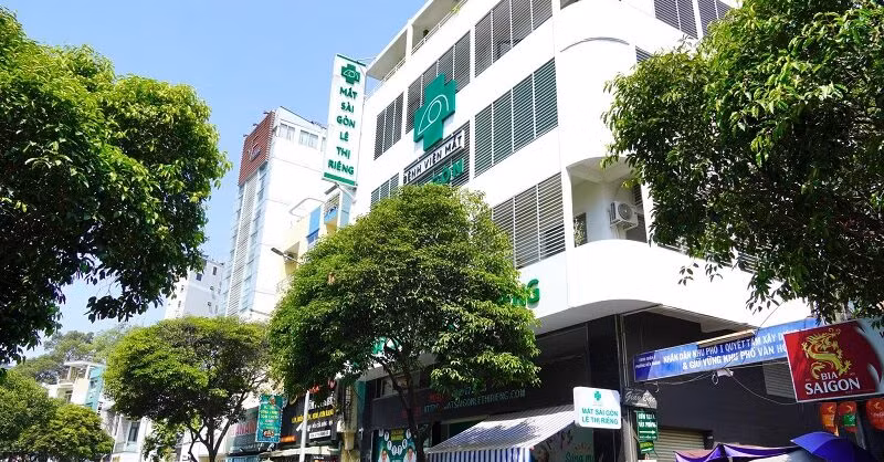 Mắt gần như bị hỏng sau phẫu thuật cận loạn thị tại Bệnh viện Mắt Sài Gòn II -0