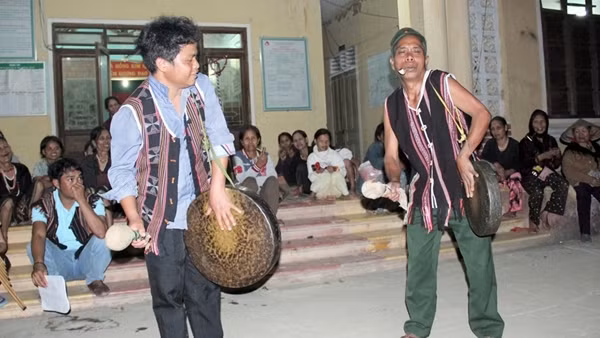 Để tiếng cồng chiêng vang mãi