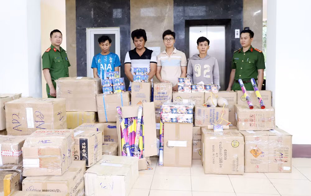 Triệt phá đường dây buôn bán pháo liên tỉnh, bắt 4 đối tượng, thu gần 1.500kg pháo -0