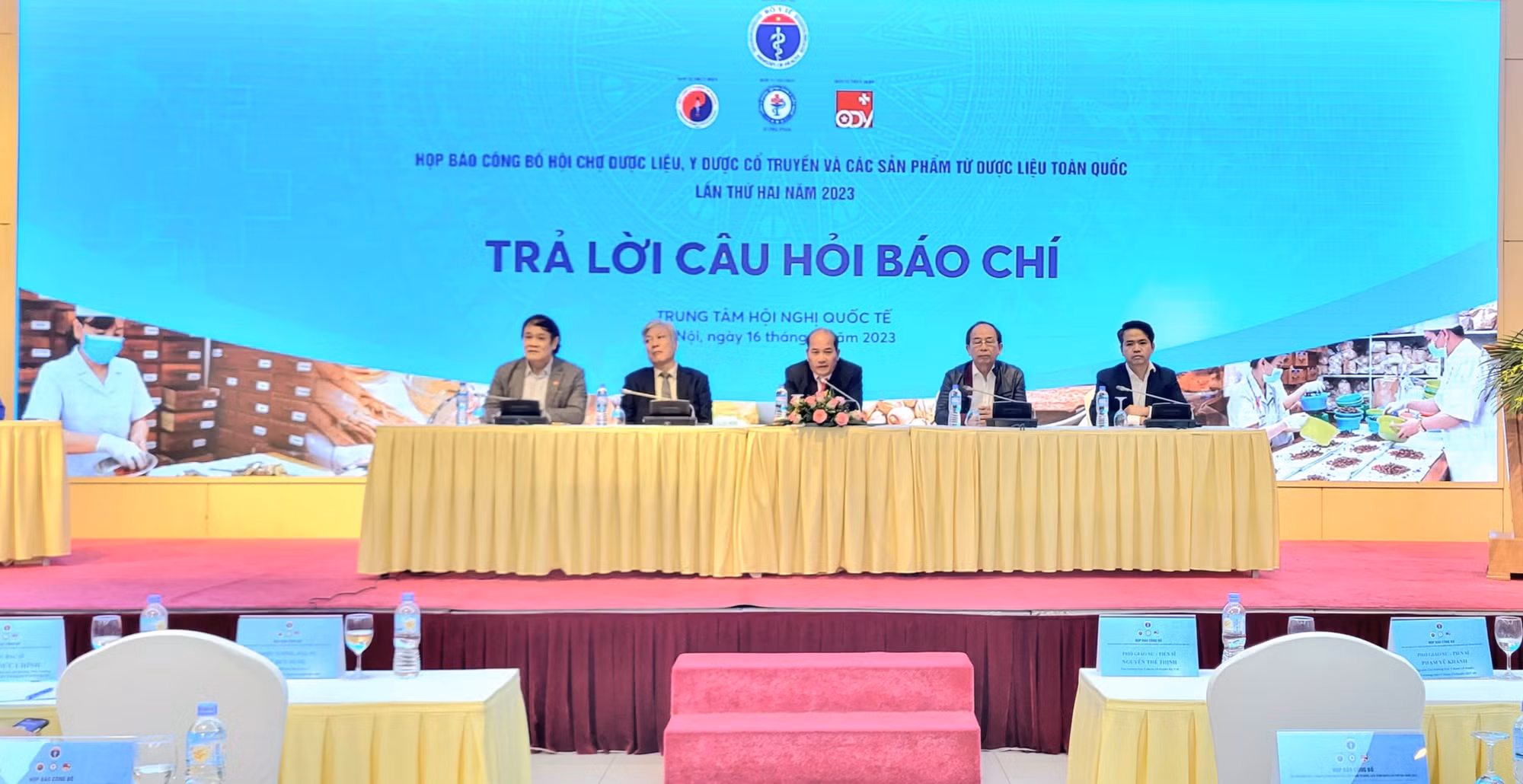 họp báo.jpg -0