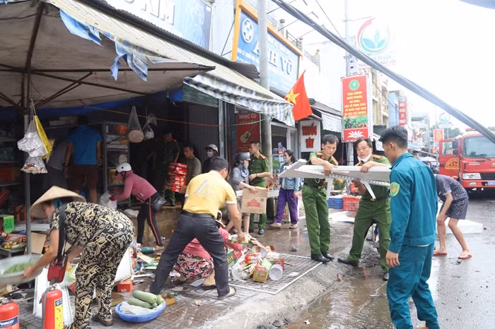 Kịp thời dập tắt đám cháy giữa trung tâm TP Bảo Lộc -0