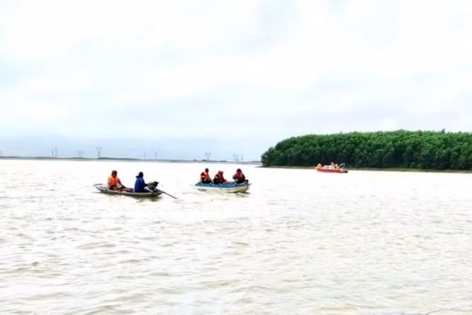 Khẩn trương khắc phục hậu quả, tìm kiếm người mất tích do mưa lũ ở Quảng Trị -0