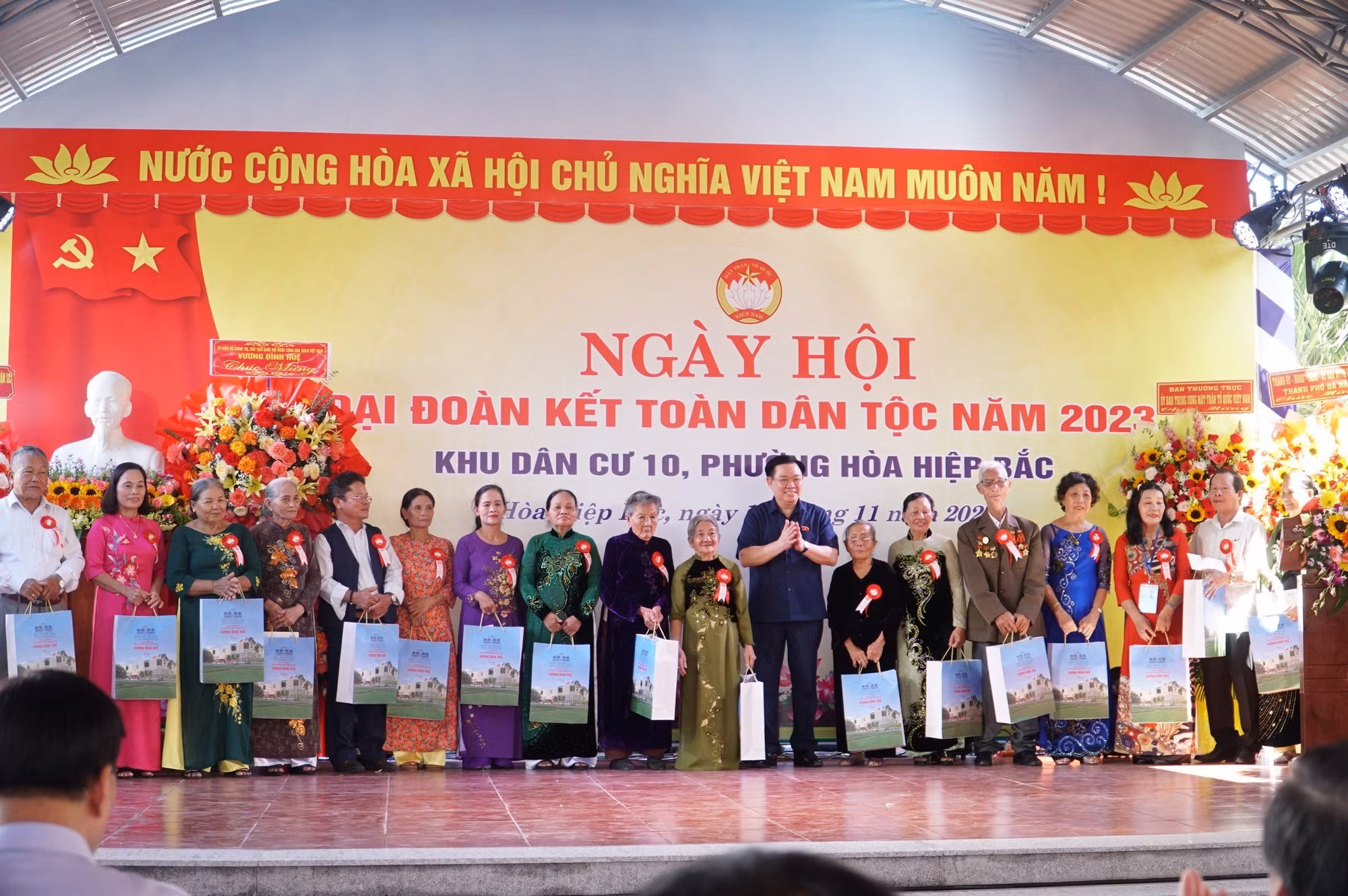 Chủ tịch Quốc hội Vương Đình Huệ dự Ngày hội Đại đoàn kết toàn dân tộc tại Đà Nẵng -2
