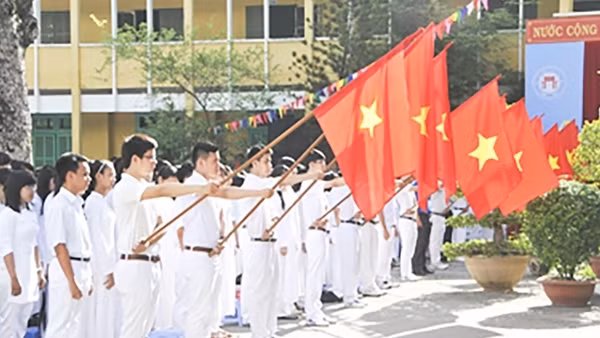 Trách nhiệm công dân trước lá cờ Tổ quốc