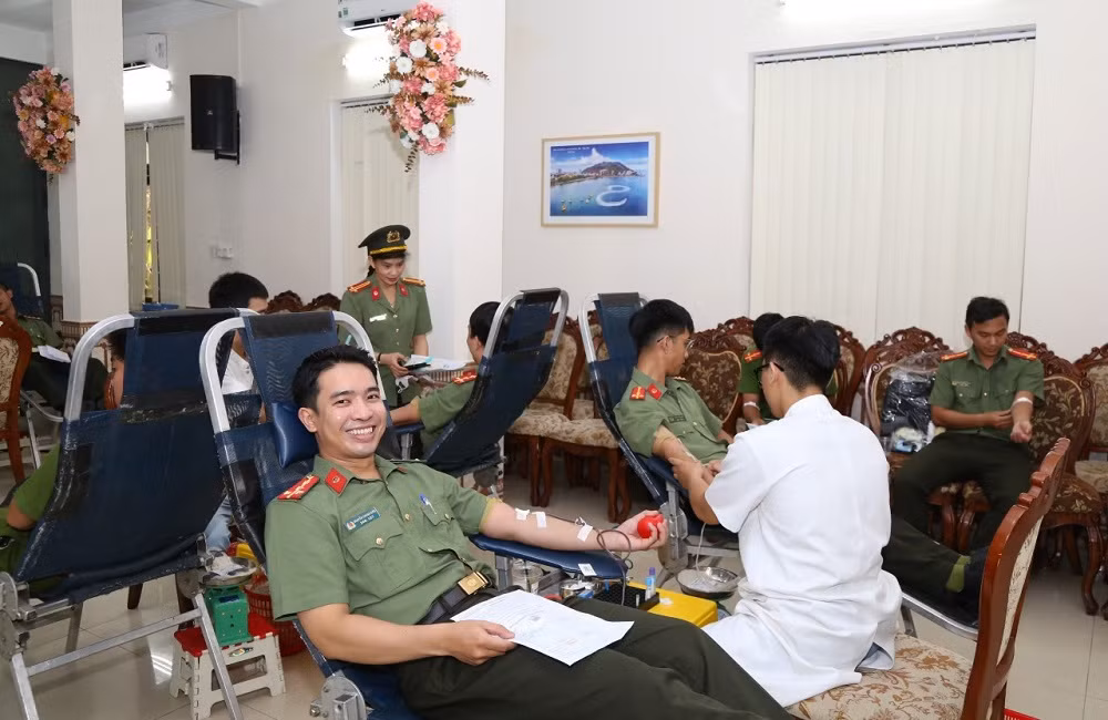 Hơn 200 đoàn viên thanh niên và CBCS tham gia hiến máu tình nguyện -0